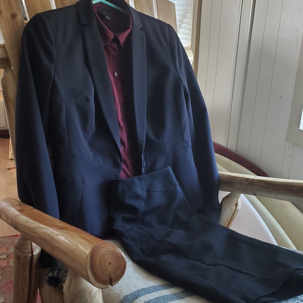 Worthington skirt suit